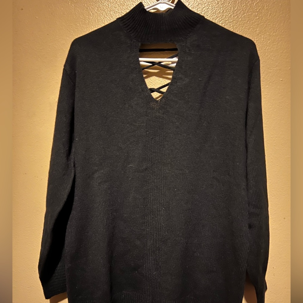 Black sweater - Picture 1 of 5